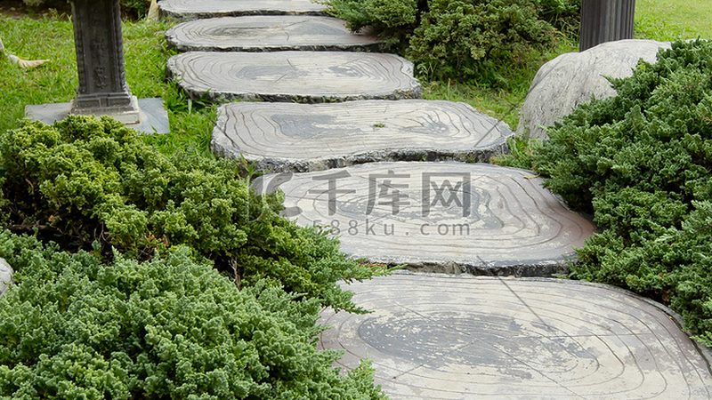 广州草坪养护与修剪：看似相近实则不同的两件事